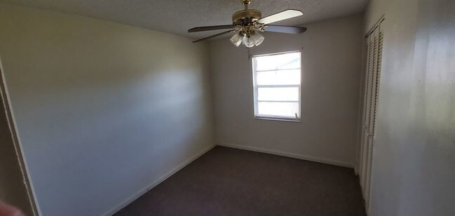 Building Photo - 2/1 DUPLEX AVAILABLE NOW IN SARA LOU ACRES