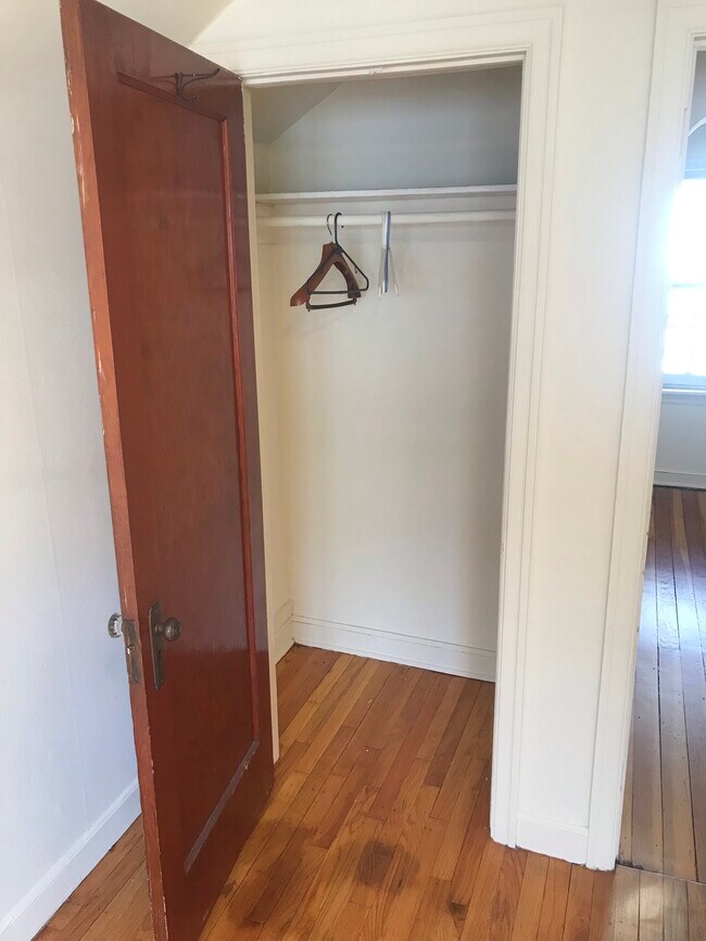 Entry Closet - 2618 Fairfield Plz
