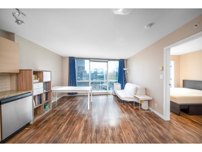 Building Photo - 13618 100 Av
