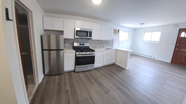 Building Photo - 682 Avenue A