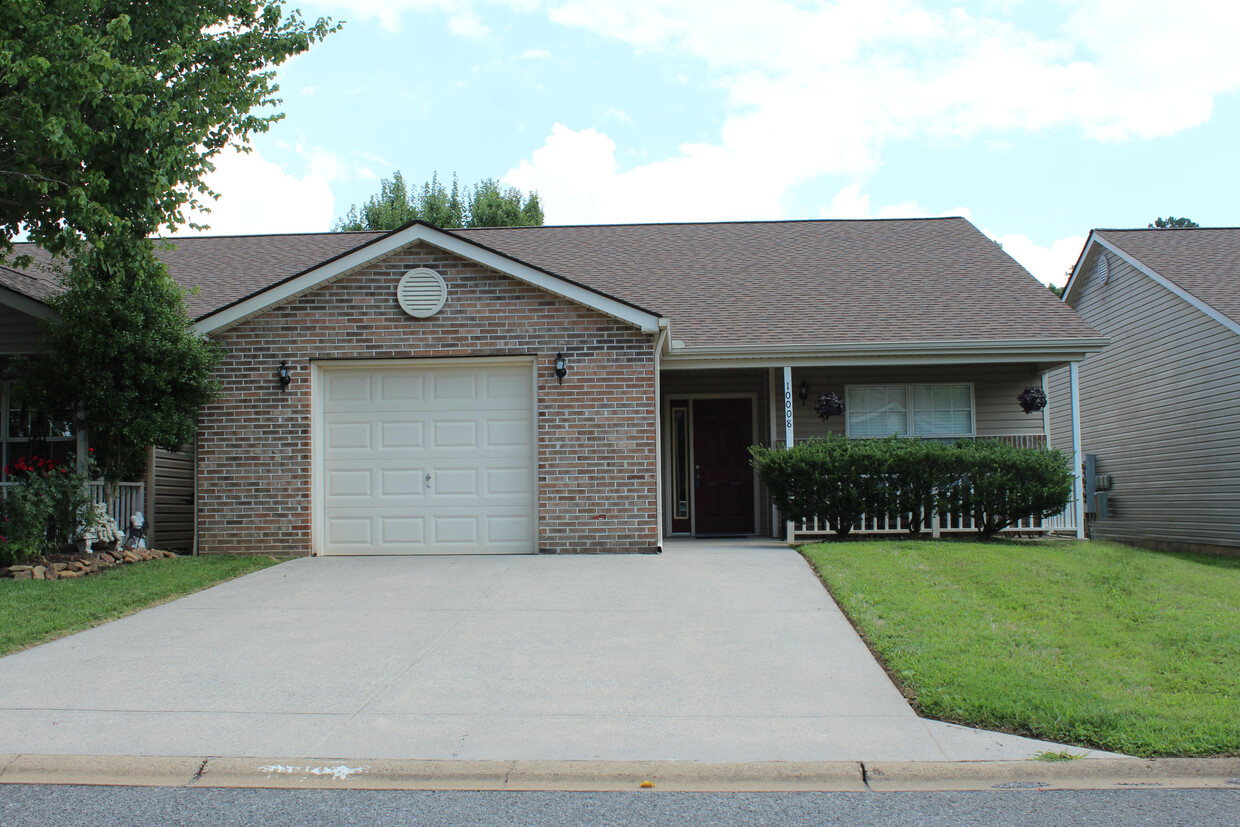 Foto principal - 10008 Greylock Way