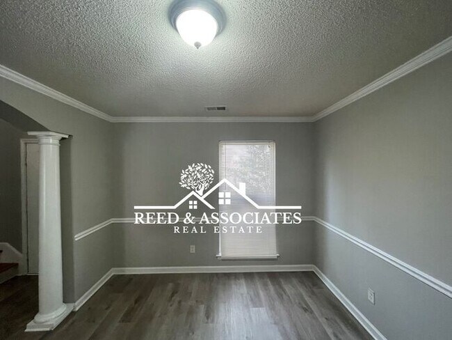 Foto del edificio - 2-Story Home Located in Quiet Cove!