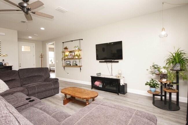 Foto del edificio - Newer Home in Valparaiso