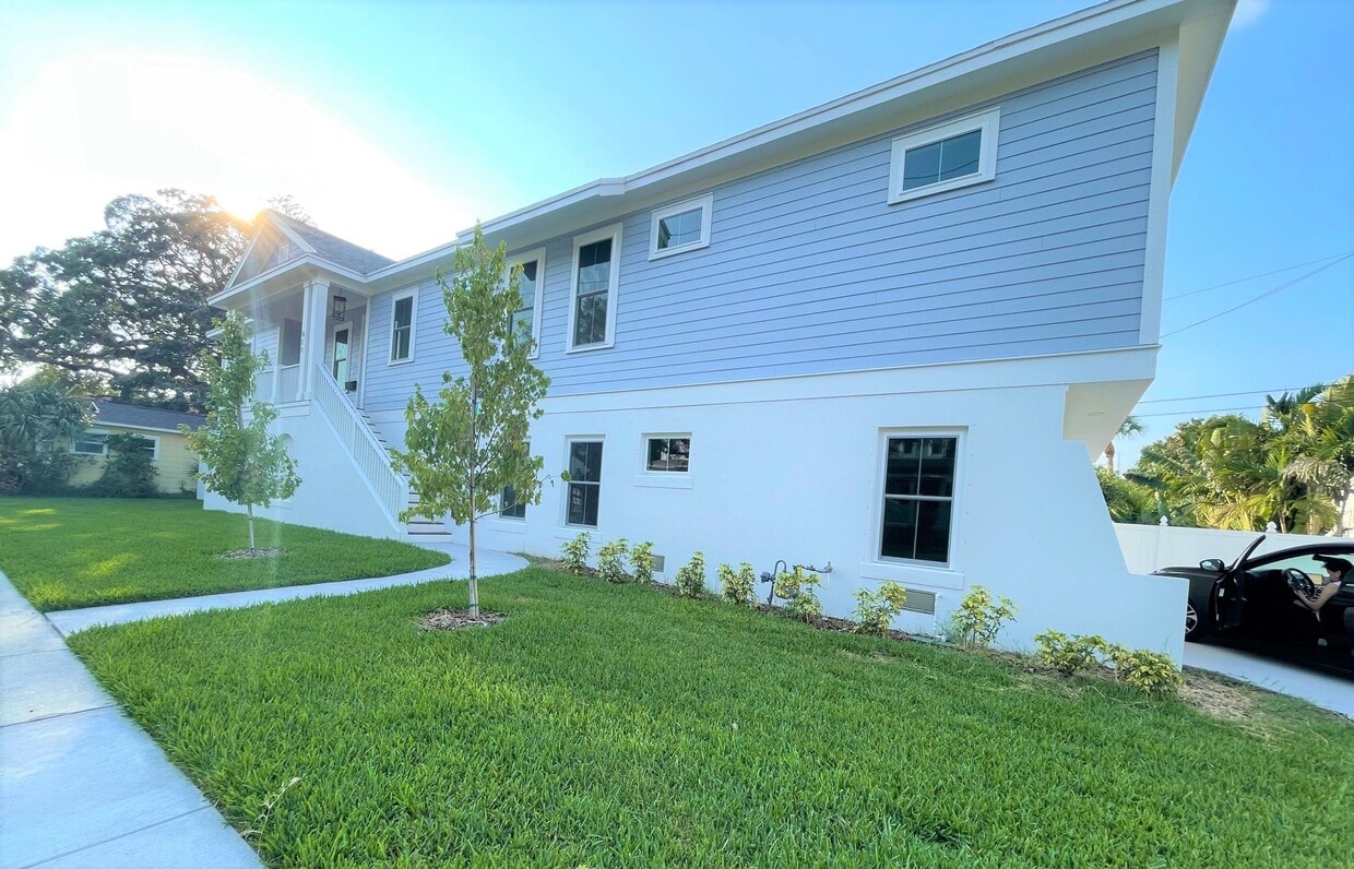 Foto principal - 517 13th Ave S