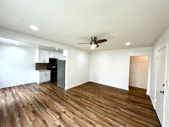 Foto del edificio - 5721-5723 Tilden Avenue