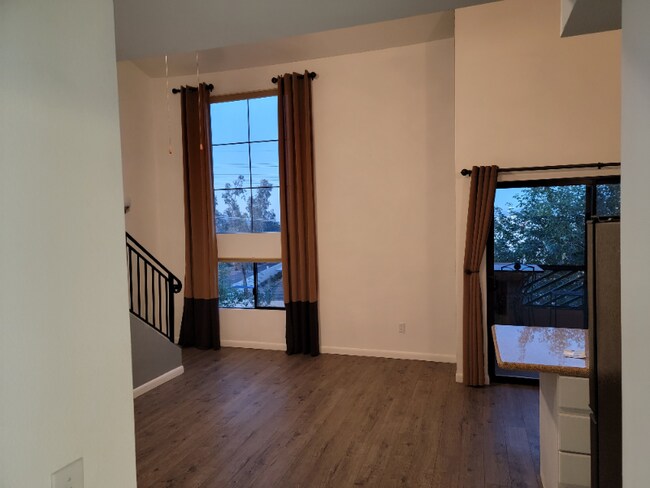 Foto del edificio - 1005 E 8th St