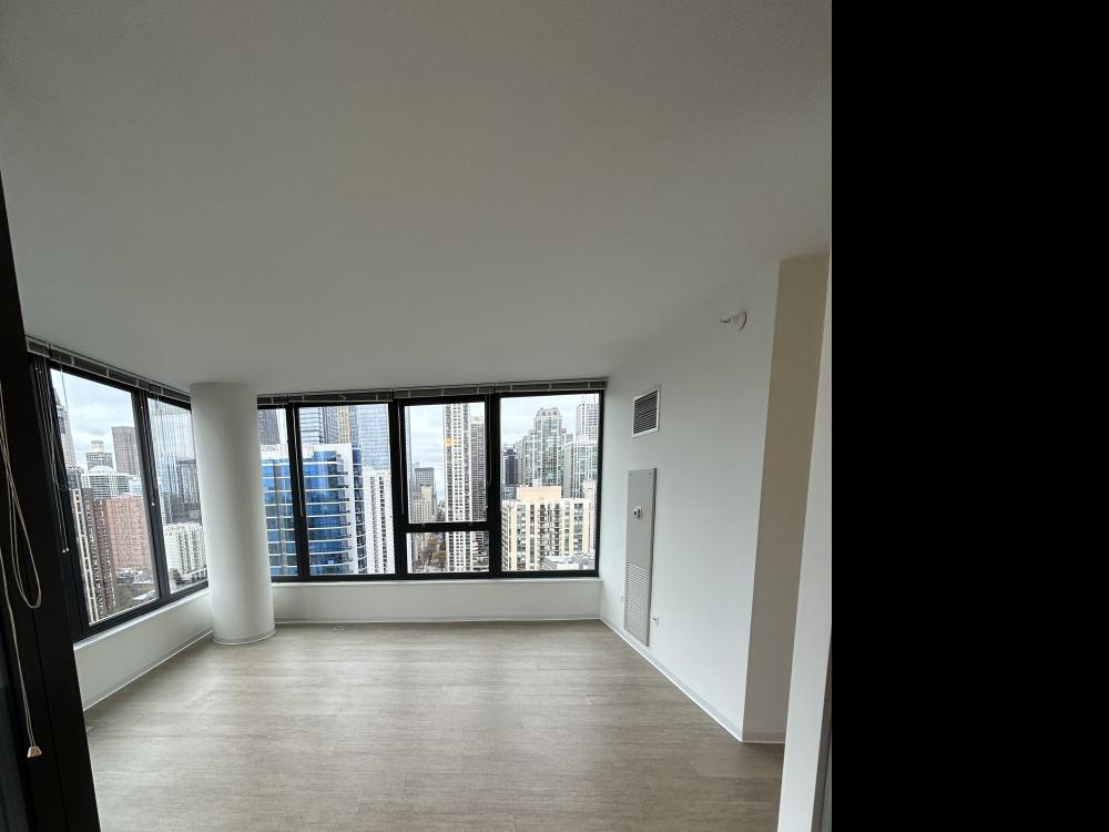 Foto principal - 2 bedroom in Chicago IL 60654