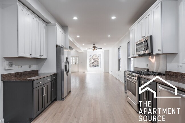 Building Photo - 2522 N Artesian Ave