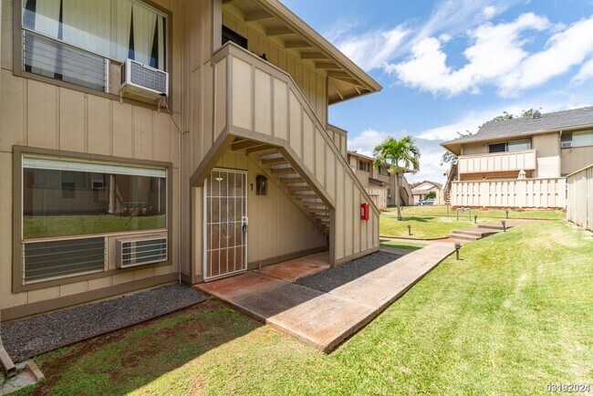 Building Photo - Beautifully Renovated Ground Floor 2BR/1BA...