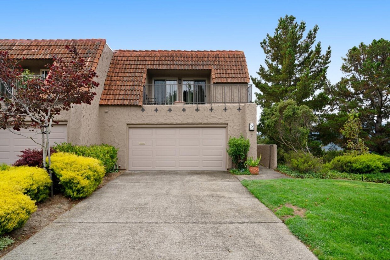 Primary Photo - 2 Rinconada Cir