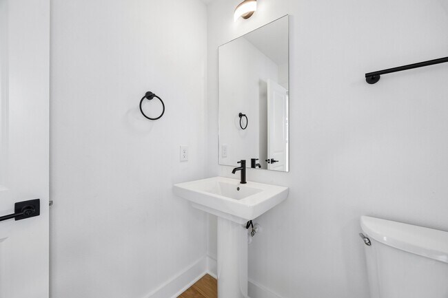 Building Photo - 424 Sikes St