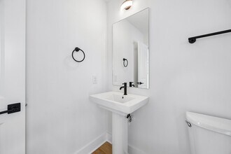 Building Photo - 424 Sikes St