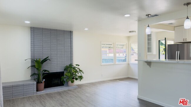 Foto del edificio - 6403 Barela Ave