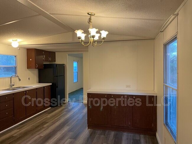 Foto del edificio - 809 Hillvale Rd