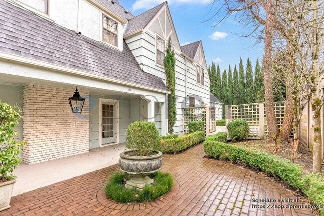 Building Photo - 3010 SE Lambert St