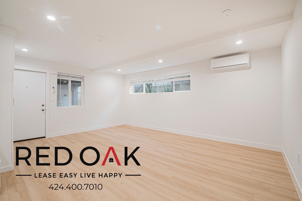 Primary Photo - 6738 Independence Ave