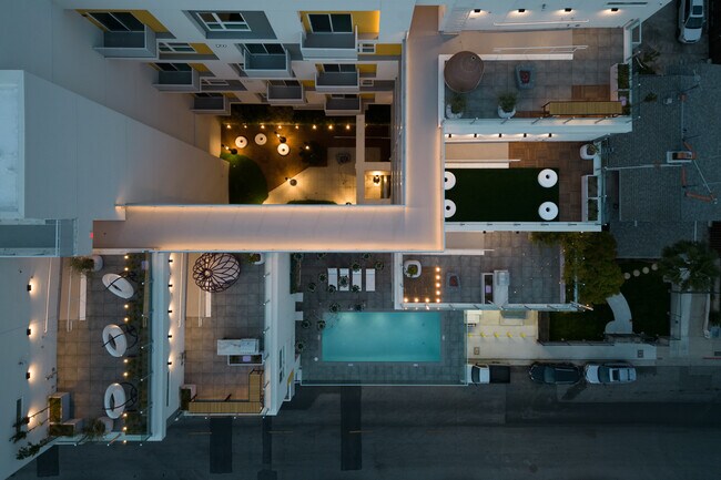 Foto del edificio - 1530 Cassil Pl