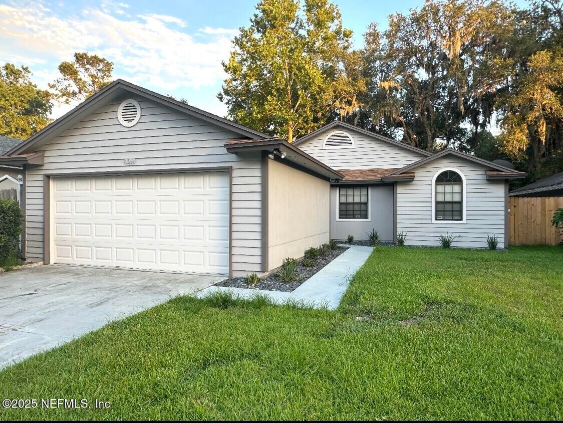 Foto principal - 4364 Lake Woodbourne Dr S