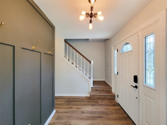 Foto del edificio - 8123 Sunny Ridge Dr