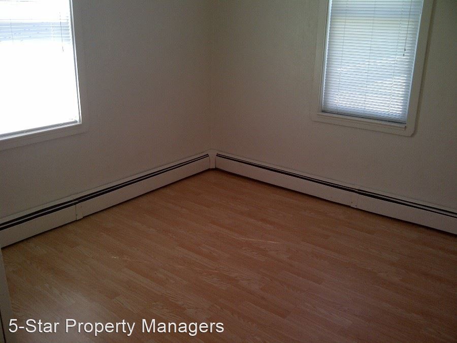 Building Photo - 2 br, 1 bath House - 152 North Main Street...