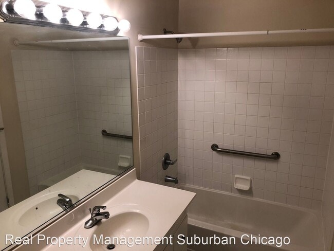 Building Photo - 1 br, 1 bath House - 1236 Chicago Ave. Uni...