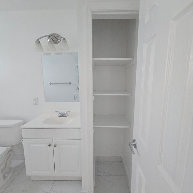 Building Photo - 5921 NE 18th Ave