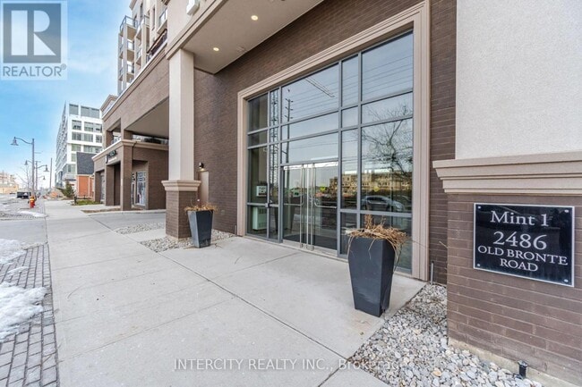 Photo du bâtiment - 2486 Old Bronte Rd