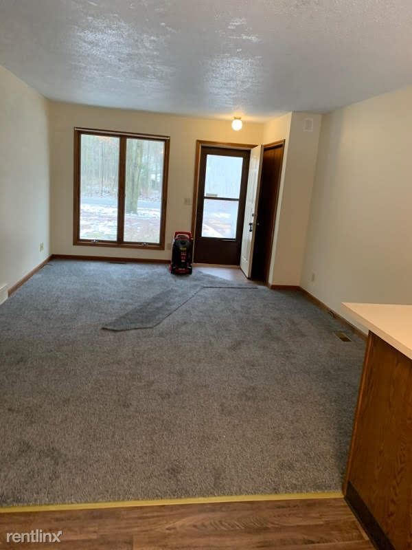 Building Photo - 2 br, 1 bath Duplex - 15116 Hickory St.