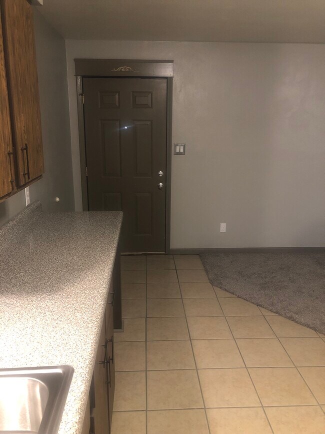 Foto del edificio - 205 E Dunklin St