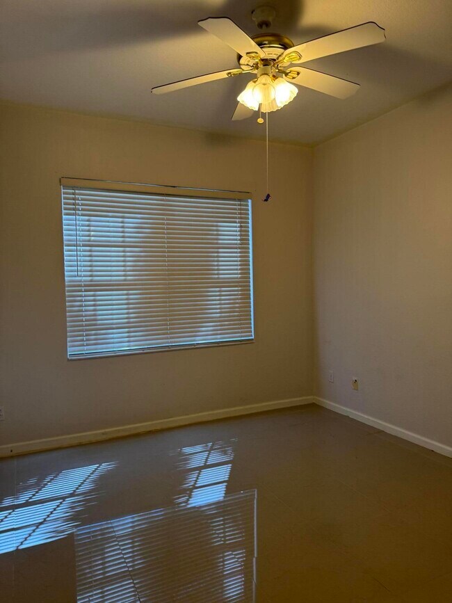 Foto del edificio - 2264 Newport Isles Blvd