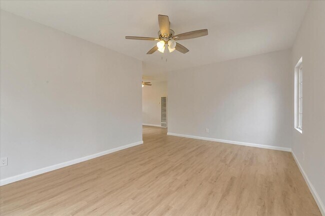 Foto del edificio - 1720 L Ave