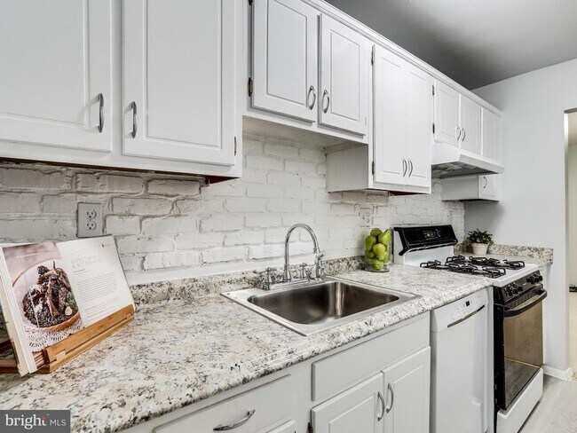 Building Photo - 11306 Palisades Ct