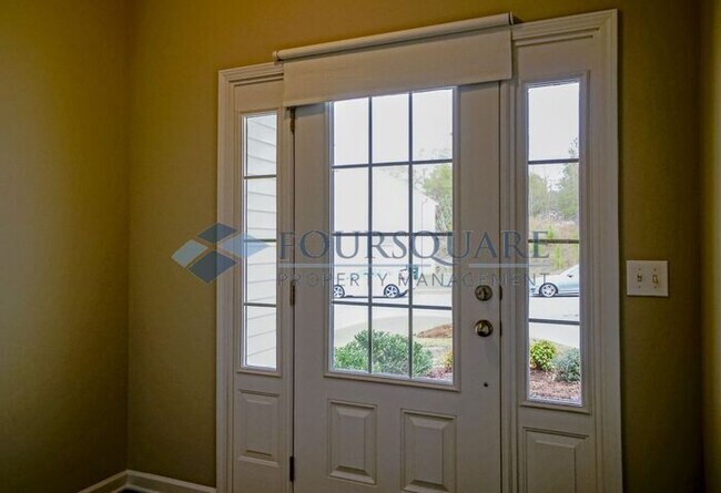 Foto del edificio - Spacious 3-Bed, 2.5-Bath Townhome with Washer/ Dryer Included – Located in Carlton Park Community