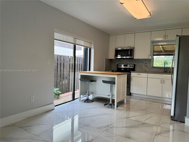 Foto del edificio - 12705 SW 66th St