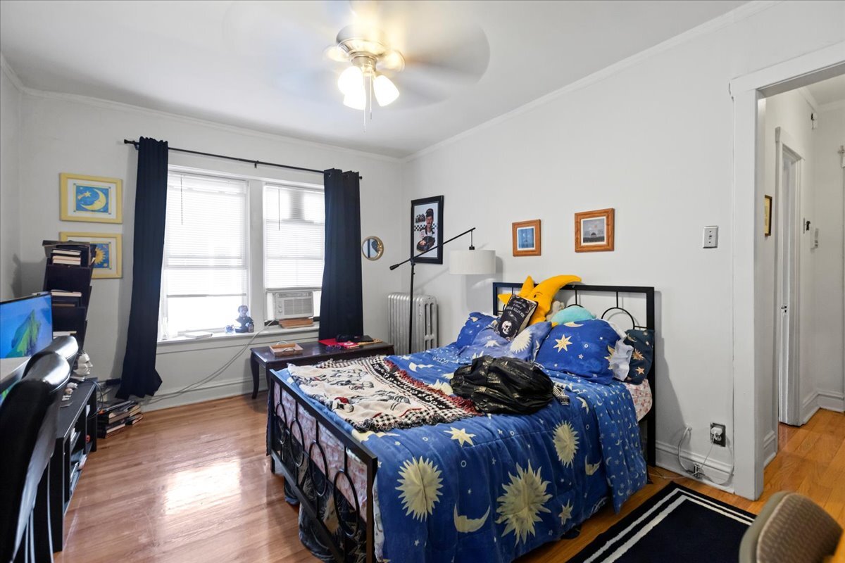 Foto principal - 656 W Oakdale Ave