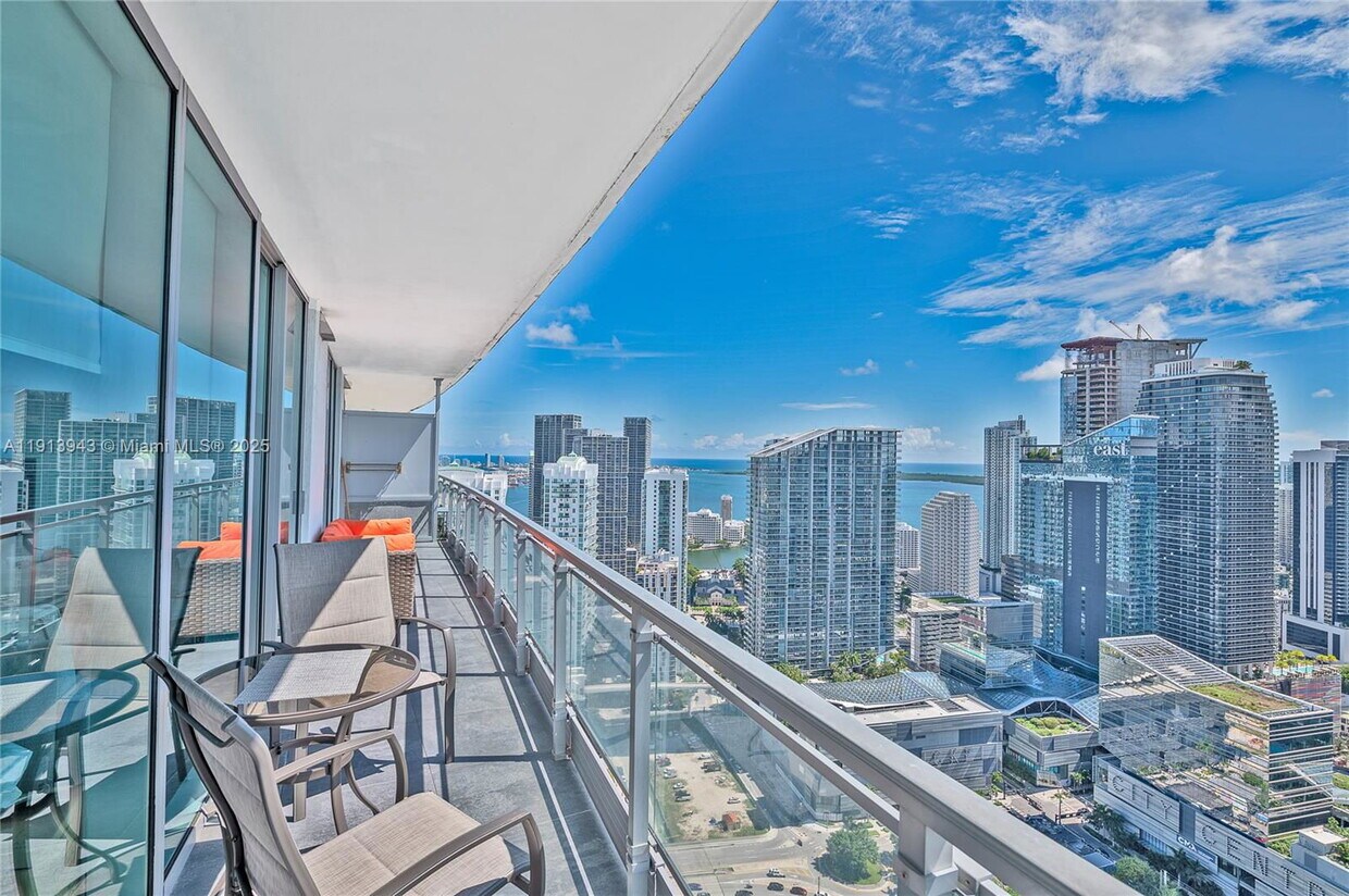 Foto principal - 92 SW 3rd St