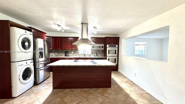 Building Photo - 9130 SW 27th St