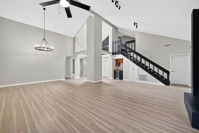 Foto del edificio - 2026 Ashford Hollow Ln