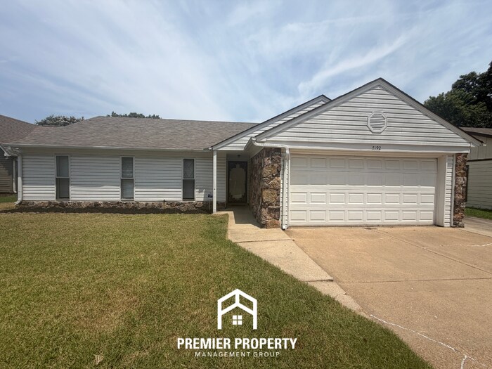 Charming 3BR/2BA Bartlett Area Home | Soaring Vaulted Ceilings, Rustic Fireplace & 2-Car Garage - Charming 3BR/2BA Bartlett Area Home | Soaring Vaulted Ceilings, Rustic Fireplace & 2-Car Garage