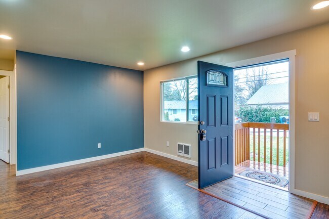 Foto del edificio - 1810 Harrington Ave NE