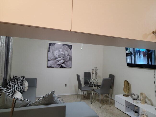 Foto del edificio - 458 E 24th St