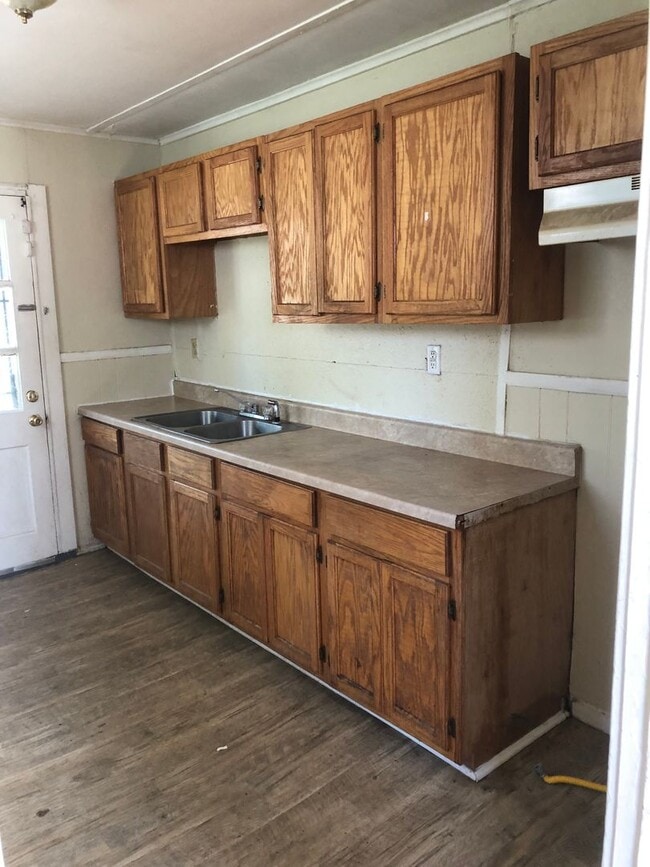 Building Photo - 2 Bedroom