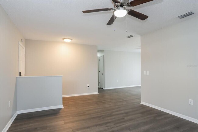 Foto del edificio - 302 N Miller Rd