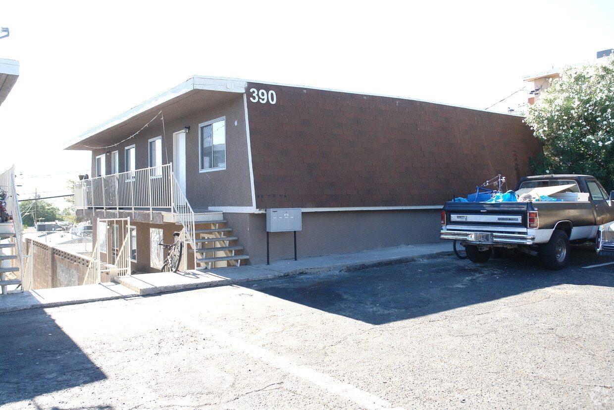 Building Photo - 390 N 14th St