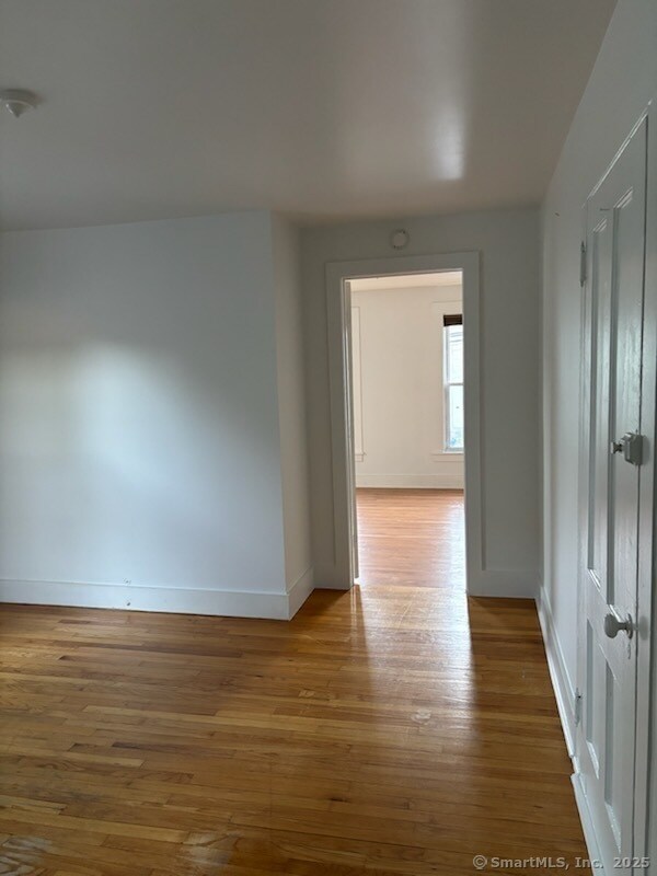 Foto del edificio - 563 Howe Ave