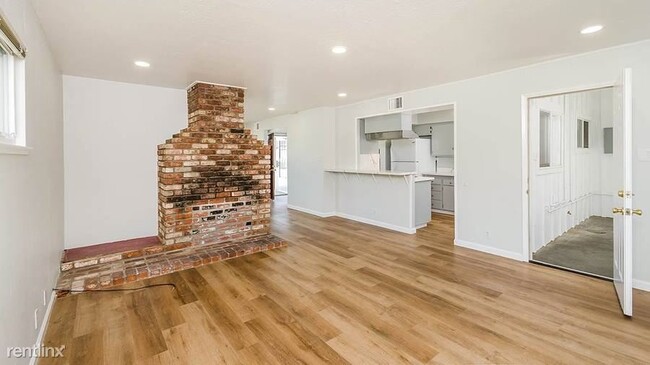 Building Photo - 4 br, 2 bath House - 1912 Playa St