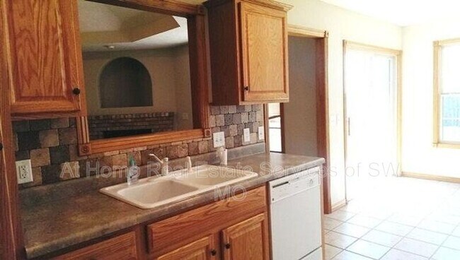 Building Photo - 509 S Casa Grande Ave