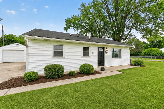 Building Photo - Beautifully Renovated 3BR Ranch w/ Garage, Covered Patio & Fenced Yard