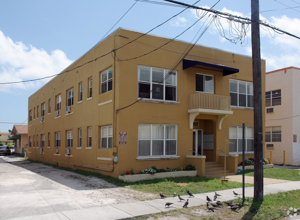 Foto del edificio - 1552 SW 2nd St