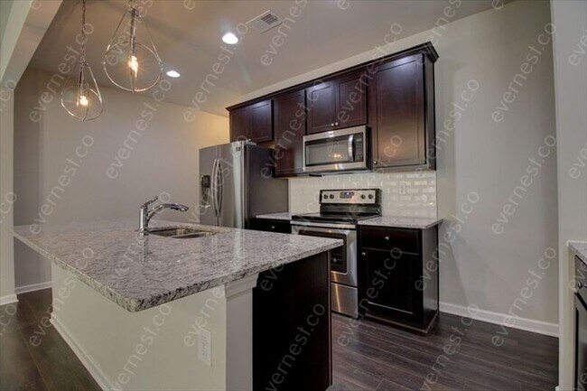 Building Photo - 391 Mulberry Row
